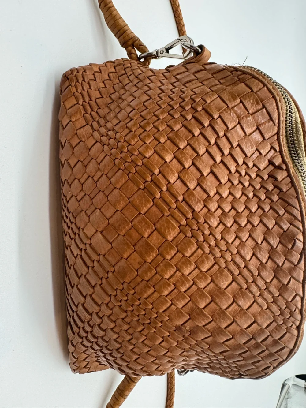Dragon diffusion Woven Leather Crossbody Bag - Brown